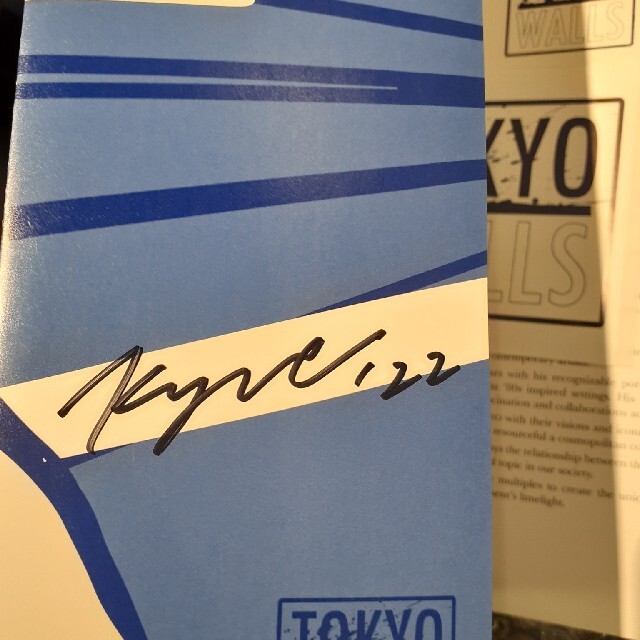 kyneサイン入り Tokyo WALLS 写真集