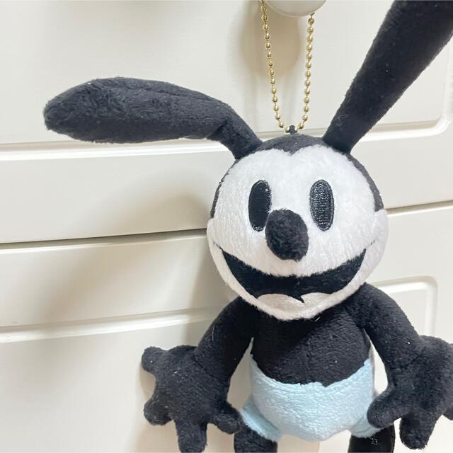 Disney - 𓊆 オズワルド ぬいぐるみバッチキーホルダー 𓊇 の通販 by