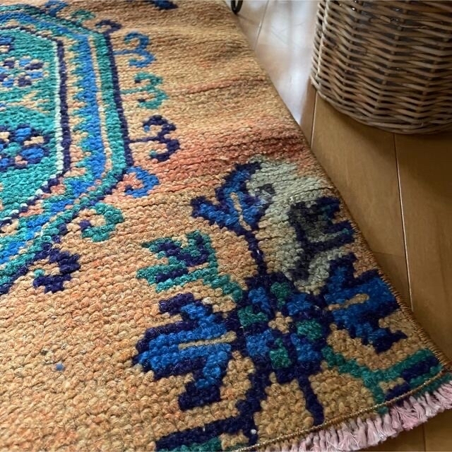 クリームベース ペールグレーのヴィンテージトルコラグ 雅姫さん No