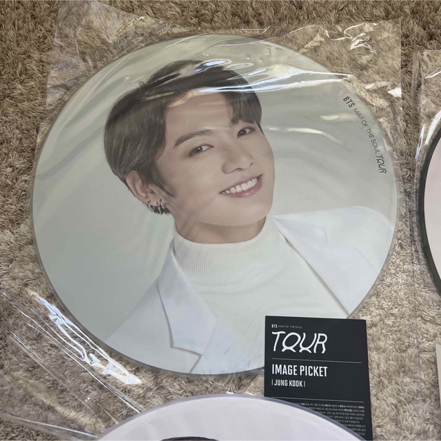 BTS グク ジョングク うちわの通販 by 🌿｜ラクマ