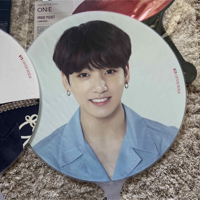 BTS グク ジョングク うちわの通販 by 🌿｜ラクマ