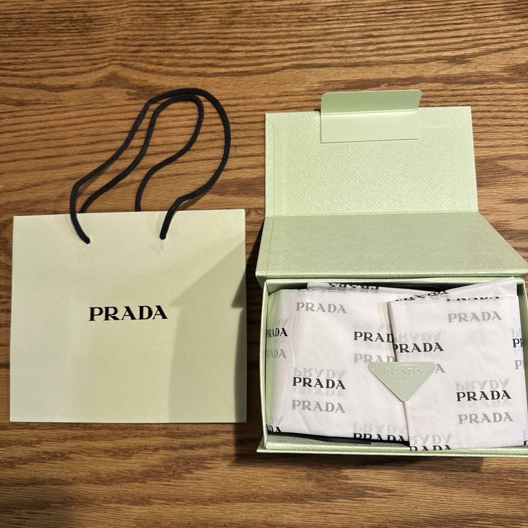 PRADA - PRADAビューティー ギフトボックス 紙袋 ショッパーの通販 by