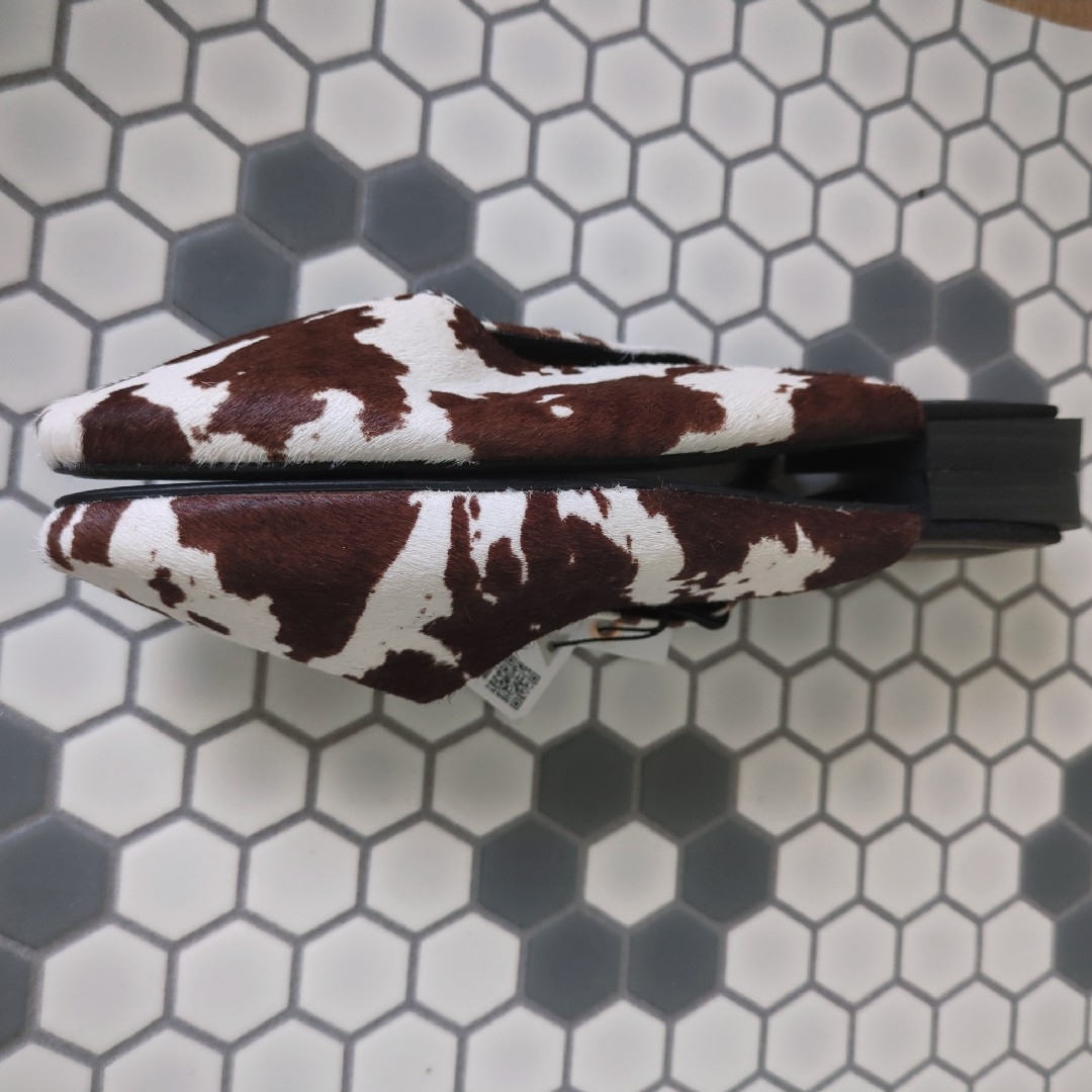 ZARA - 未使用 ZARA レザー ミュール 牛柄 サンダル ハラコ風 23.5