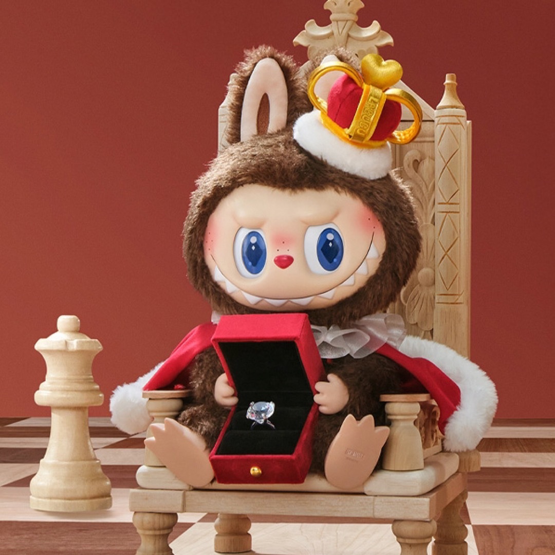 Let's Checkmate 王冠 王様 LABUBU ぬいぐるみ 限定ラブブの通販 by