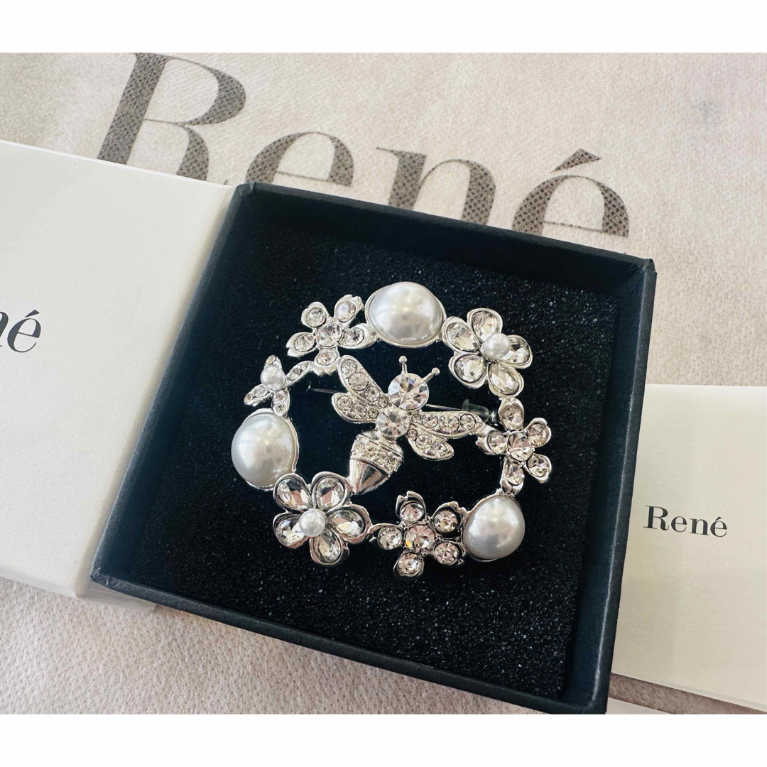 Rene♡ フラワーと蜂さんのサークルブローチ