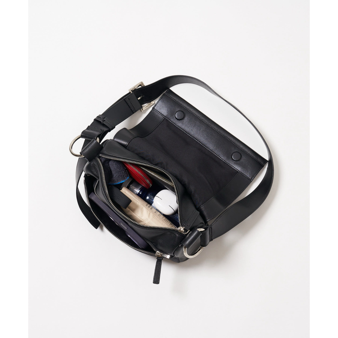 BEARDSLEY - BEARDSLEY レザーボディバッグの通販 by momo's shop