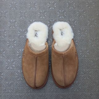 UGG - UGG ファー サンダルの通販 by 即購入歓迎⚠️ｺﾒﾝﾄはﾌﾟﾛﾌ必読後