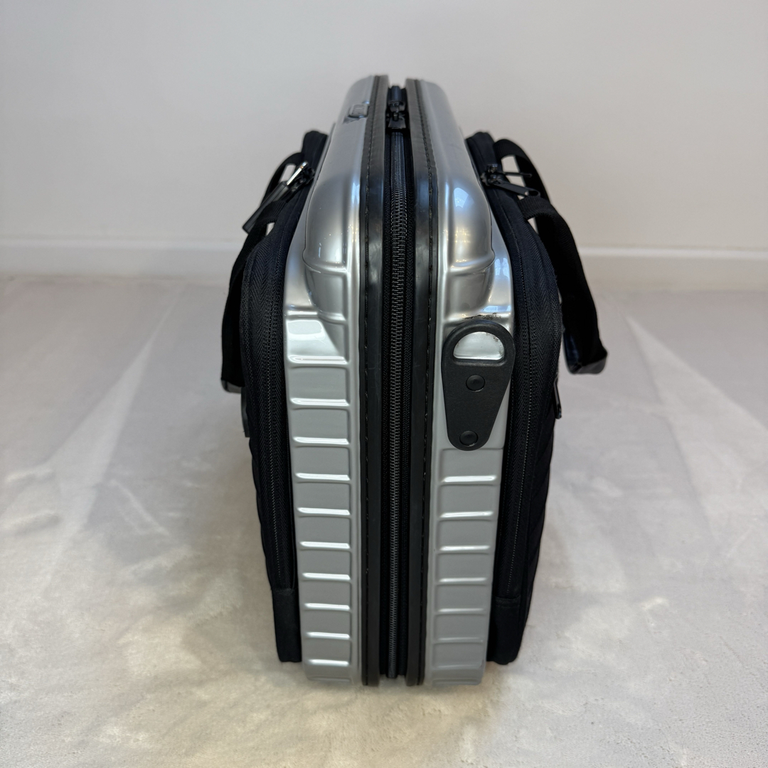 RIMOWA - RIMOWA Lufthansa ノートブックケース 16L シルバー 付属品有