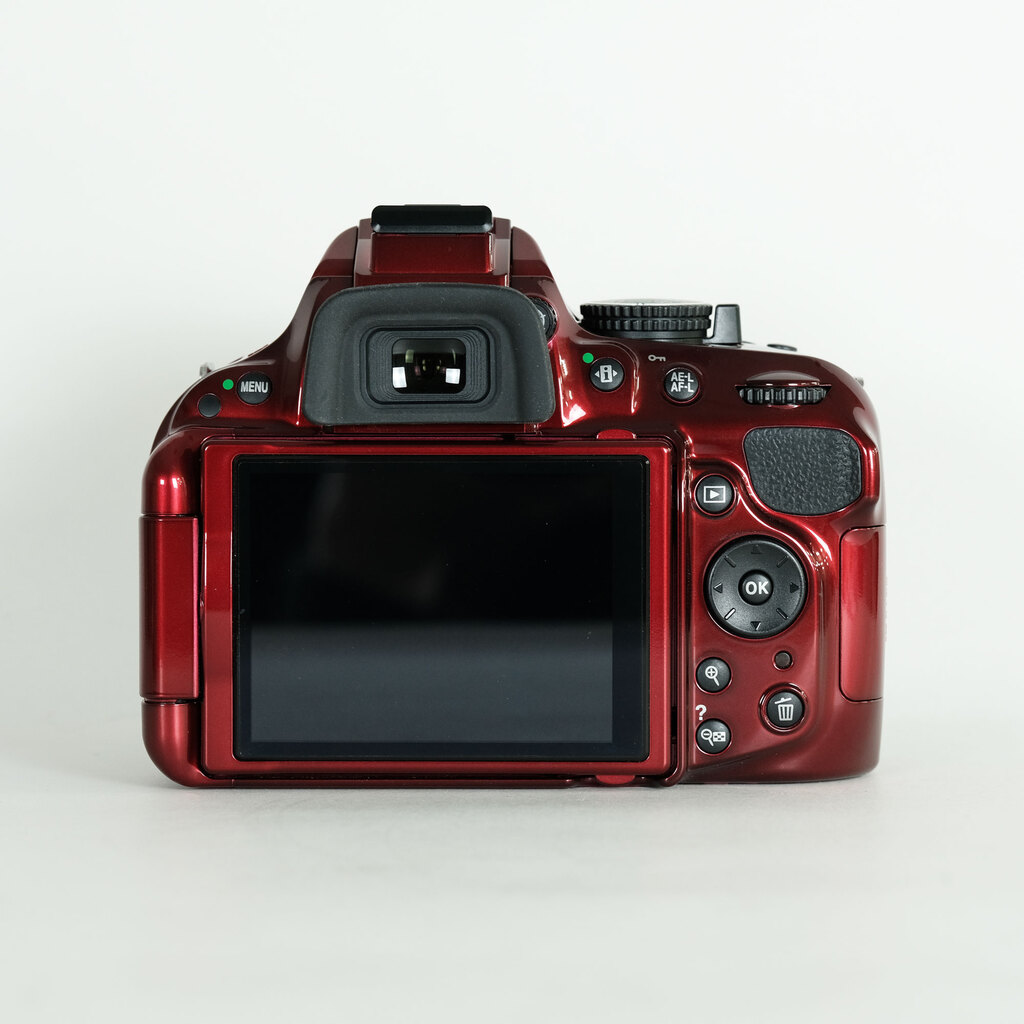 Nikon D5200 ボディ レッドの出品 | ONE SCENE（ワンシーン）