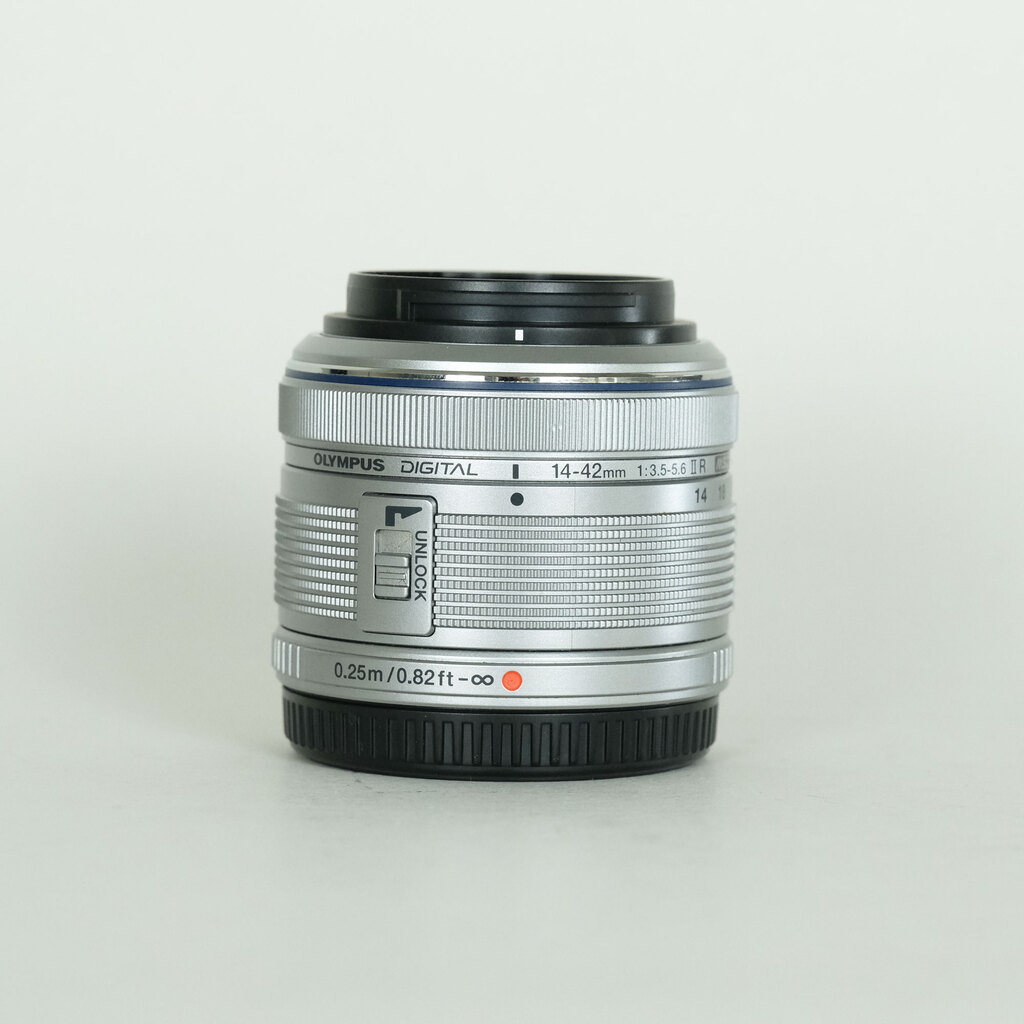 M.ZUIKO DIGITAL 14-42mm F3.5-5.6 II R [シルバー] 中古価格比較