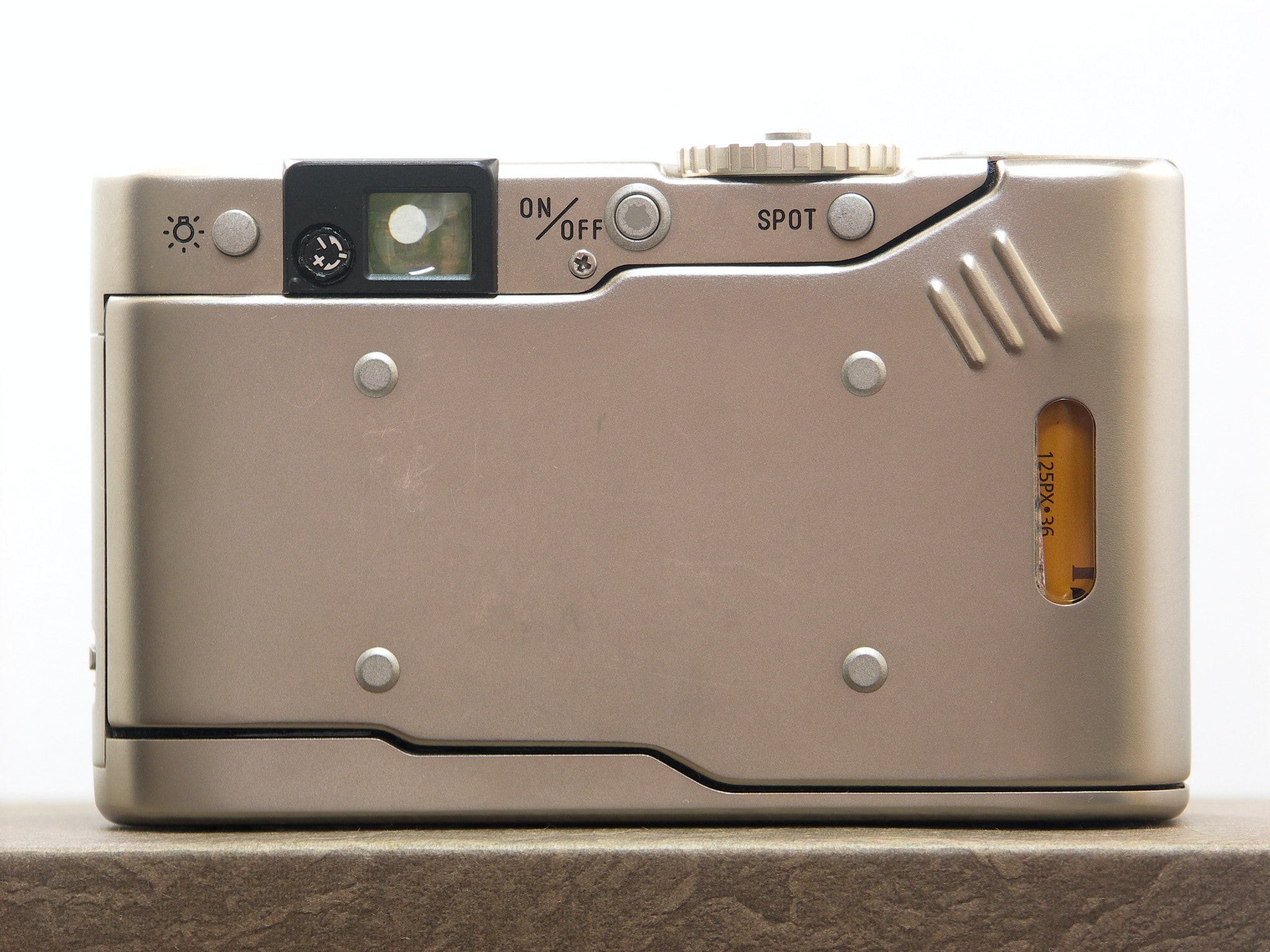 MINOLTA TC-1を徹底解説。作例から中古価格・使い方まで | ONE SCENE