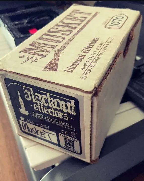 Pedal Musket Fuzz da Blackout Effectors - Instrumentos musicais