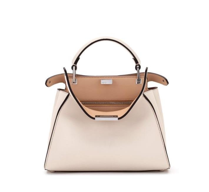 フェンディの「ピーカブー エッセンシャル」が進化した「ピーカブー