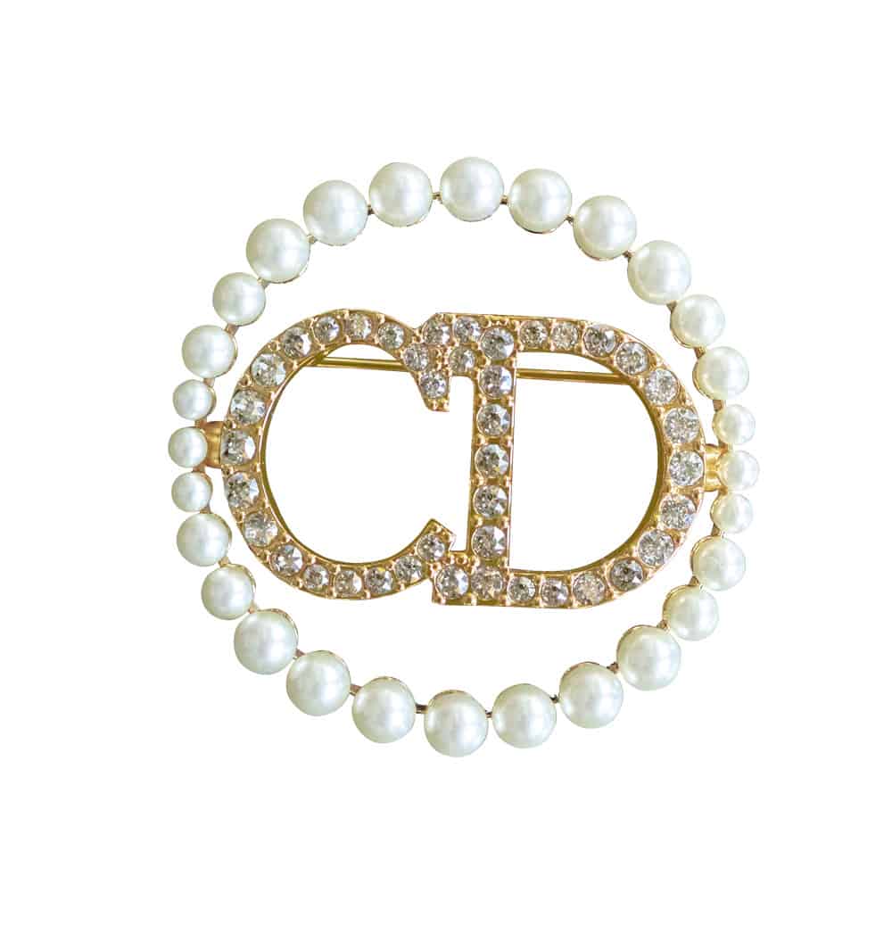 つけるだけでオシャレ見え！「ブランドブローチ」6選【ディオール