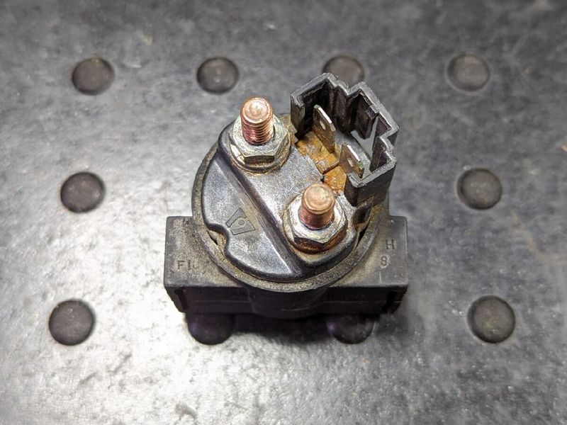 ウェビックガレージセール | □カワサキ GPZ750 純正 スターターリレー