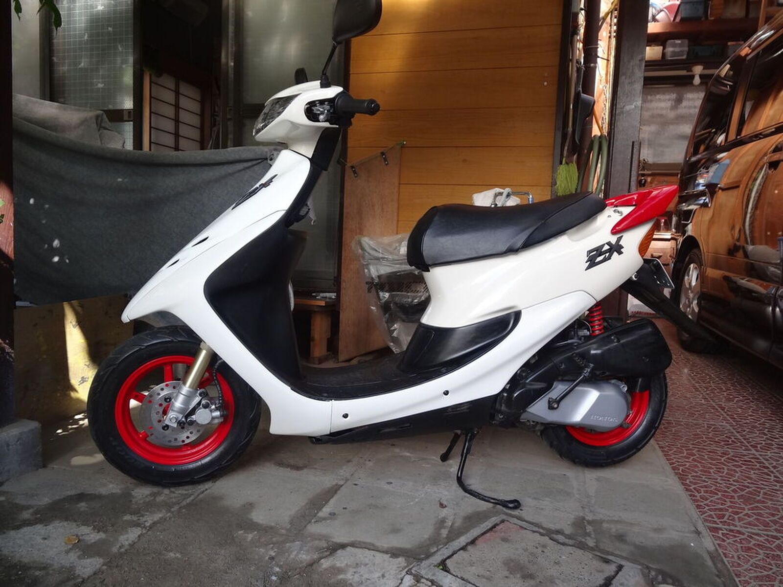 不動車 DiO ZX （50thアニバーサリーペシャル）をなんとかしてくれ、の