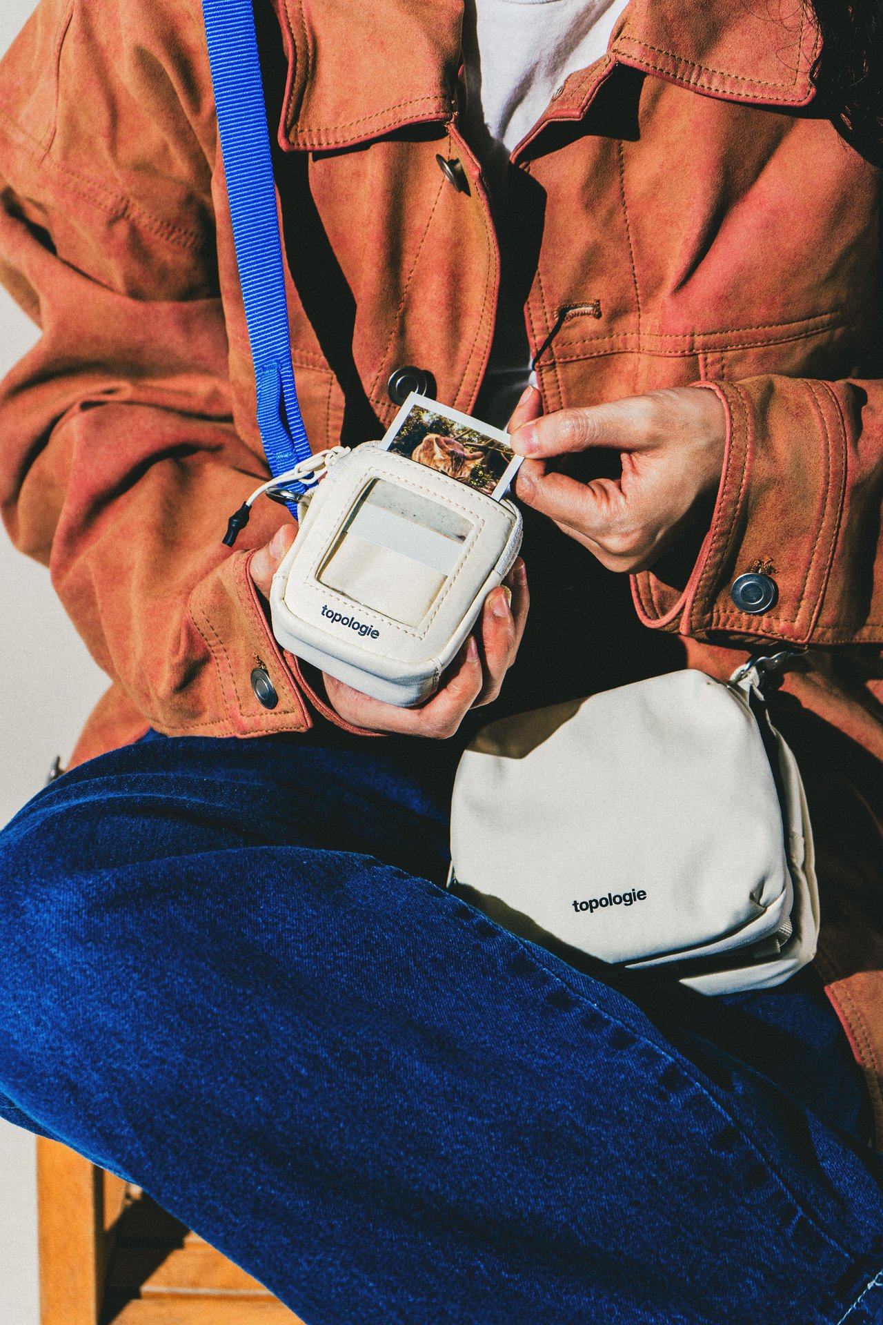 スマホショルダーで人気の「トポロジー」が「ポラロイド」とコラボ