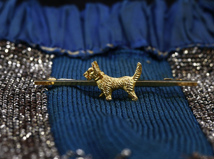 アンティークK9犬ブローチ