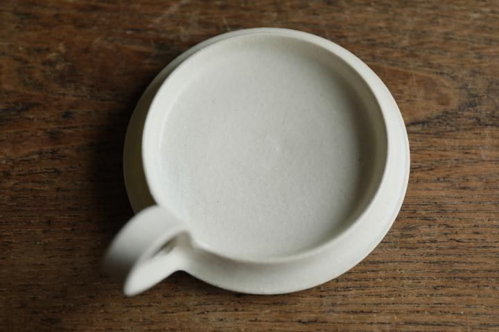 竹口要 カンデレロ 象牙色 - queen and the chair