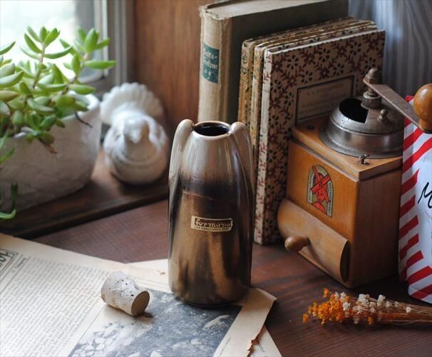 ドイツ製ヴィンテージ陶器花瓶 芸術性の高さ