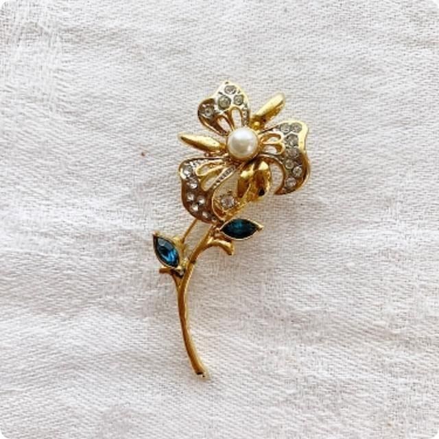フランス直輸入 華やかな花モチーフの ヴィンテージブローチ