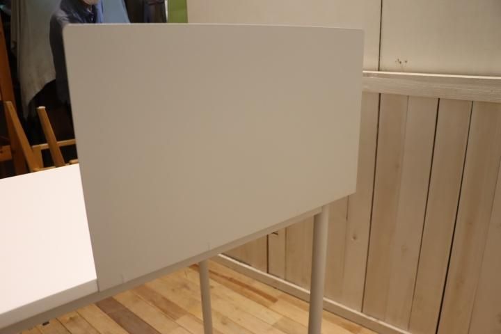 人気の無印良品(MUJI)よりシステムデスク/パーティション付です