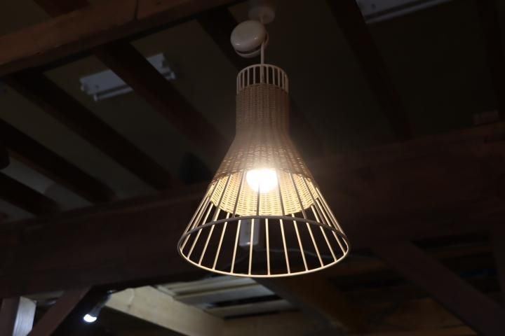 IDEE(イデー) LILIUM LAMP S(リリウムランプS)です。/ラタンと細い