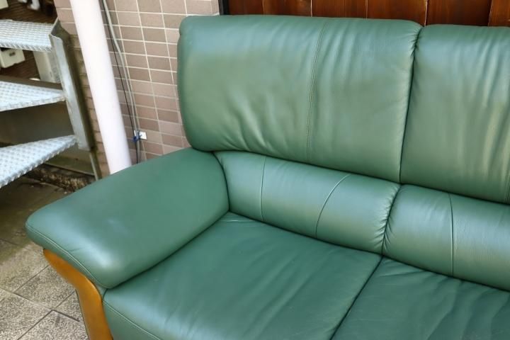 値下げ/karimoku(カリモク家具)の本革 3人掛けソファーです。レザーの