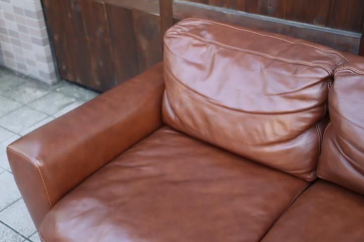 人気のunico(ウニコ)よりMOLN(モルン) レザー 2シーターソファーです