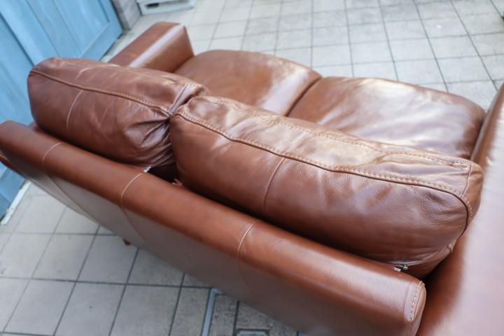 人気のunico(ウニコ)よりMOLN(モルン) レザー 2シーターソファーです