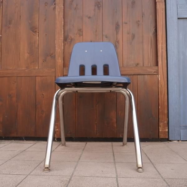 アメリカVIRCO(ヴァルコ)社の9000 CHAIR ネイビーです。機能的で