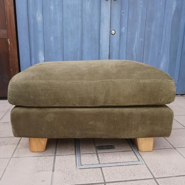 unico(ウニコ)のGREIG(グレイグ)オットマンです。コーデュロイ生地を