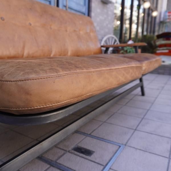 ACME FURNITURE(アクメファニチャー)のエイジング加工したオーク無垢材