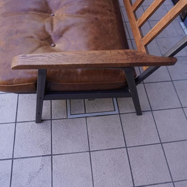 ACME FURNITURE(アクメファニチャー)のエイジング加工したオーク無垢材