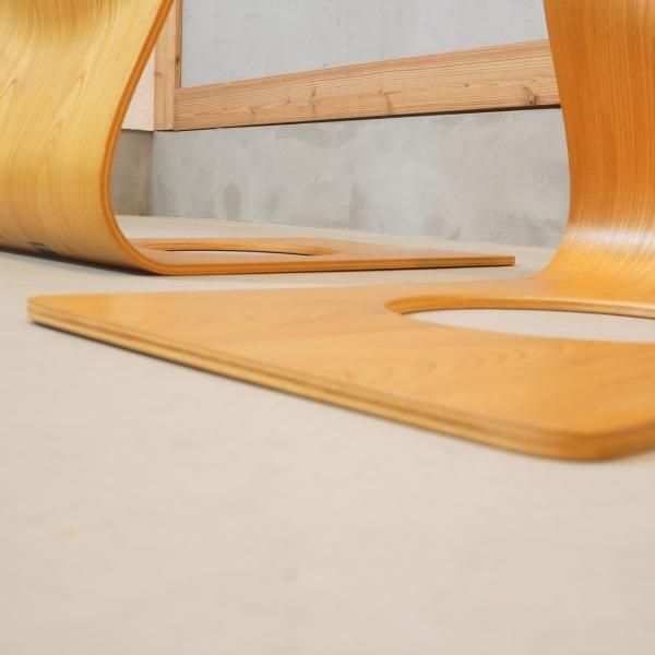 天童木工(TENDO)のケヤキ材板目を使用した曲木 座椅子です