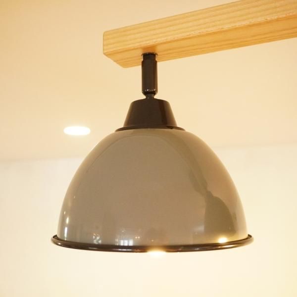 unico(ウニコ)のGENDER WOOD ROD 4灯シーリングランプ。向きや角度が