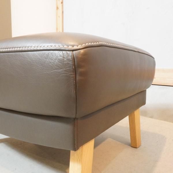 人気のkarimoku(カリモク家具)よりZU4606 本革 オットマンです！モダン