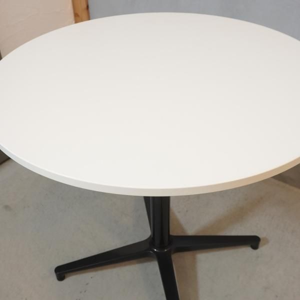 Vitra(ヴィトラ)社のBistro table(ビストロテーブル) ホワイト