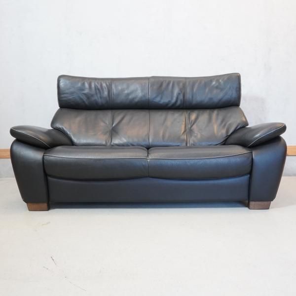 karimoku(カリモク家具)より本革を使用したZT73 2人掛けソファーです