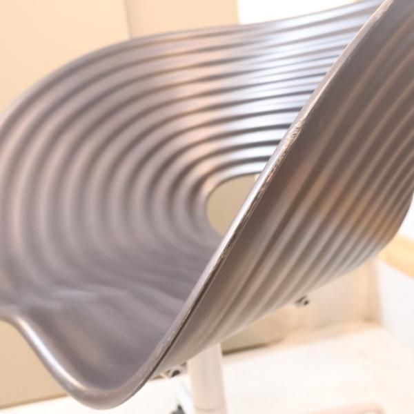 Vitra(ヴィトラ)社のRon Arad(ロン・アラッド)の代表作Tom Roll