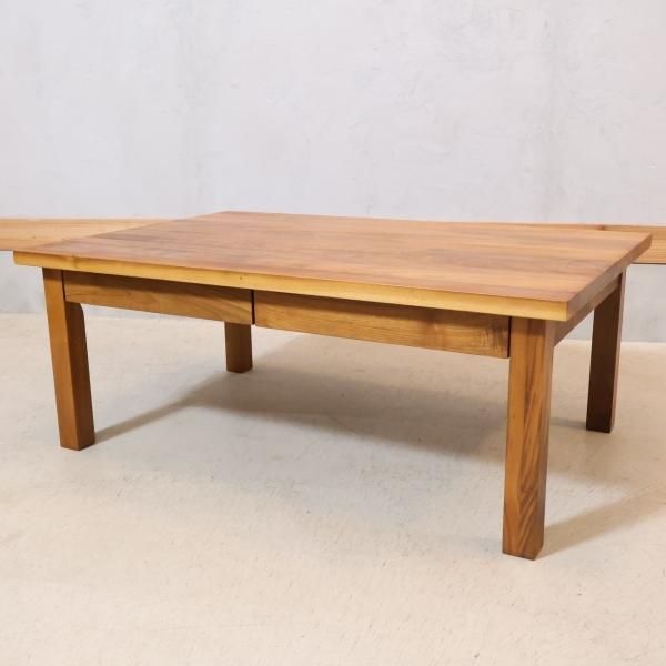 無印良品(MUJI)のウォールナット無垢材 ローテーブルです。落ち着いた