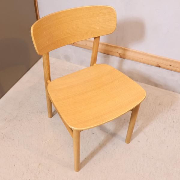 人気の無印良品(MUJI)のオーク材を使用したラウンドチェアです