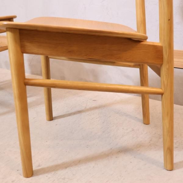 無印良品(MUJI)のオーク材を使用したラウンドチェア2脚セットです