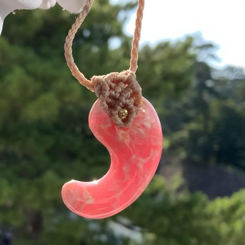 インカローズ AA 勾玉 マクラメペンダント 】 ロードクロサイト まが