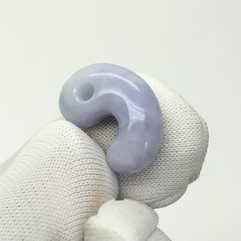 糸魚川ラベンダー翡翠 (青海産) 勾玉 巴型 】 国産 天然石 糸魚川翡翠