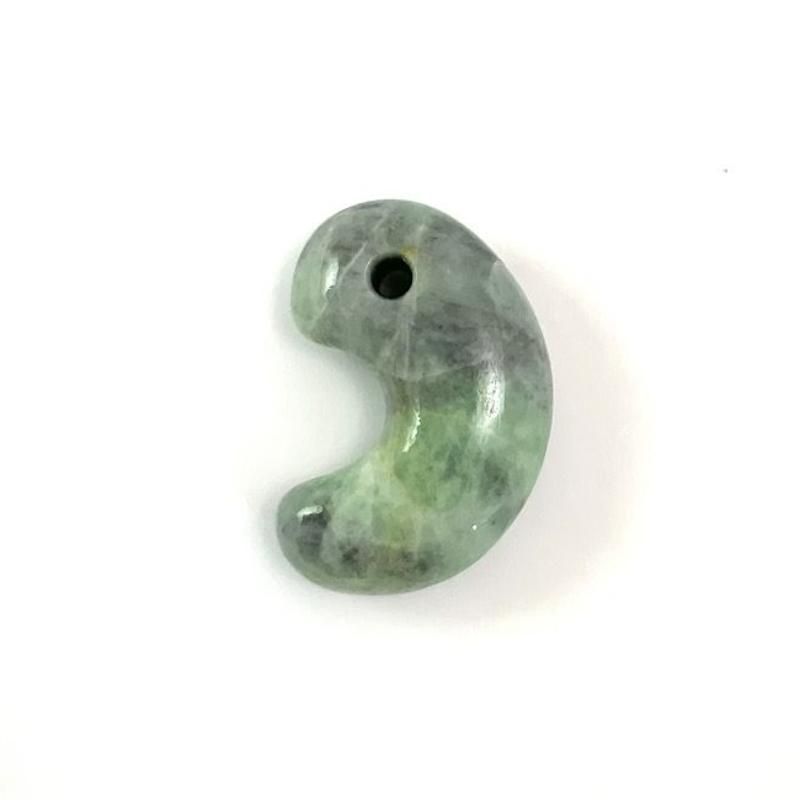 糸魚川翡翠(金山谷産) 勾玉 巴型 】 国産 天然石 糸魚川産翡翠 ひすい