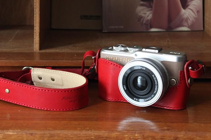 オリンパスPEN E-PL10／E-PL9／E-PL8カメラホルダー＆ストラップ（全4