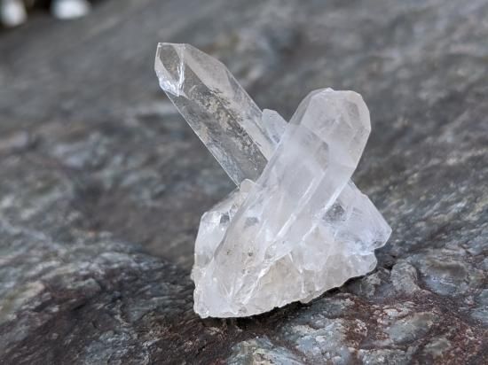 歴史ある国産の水晶！！ 激レア『山梨県乙女鉱山産水晶』原石 約