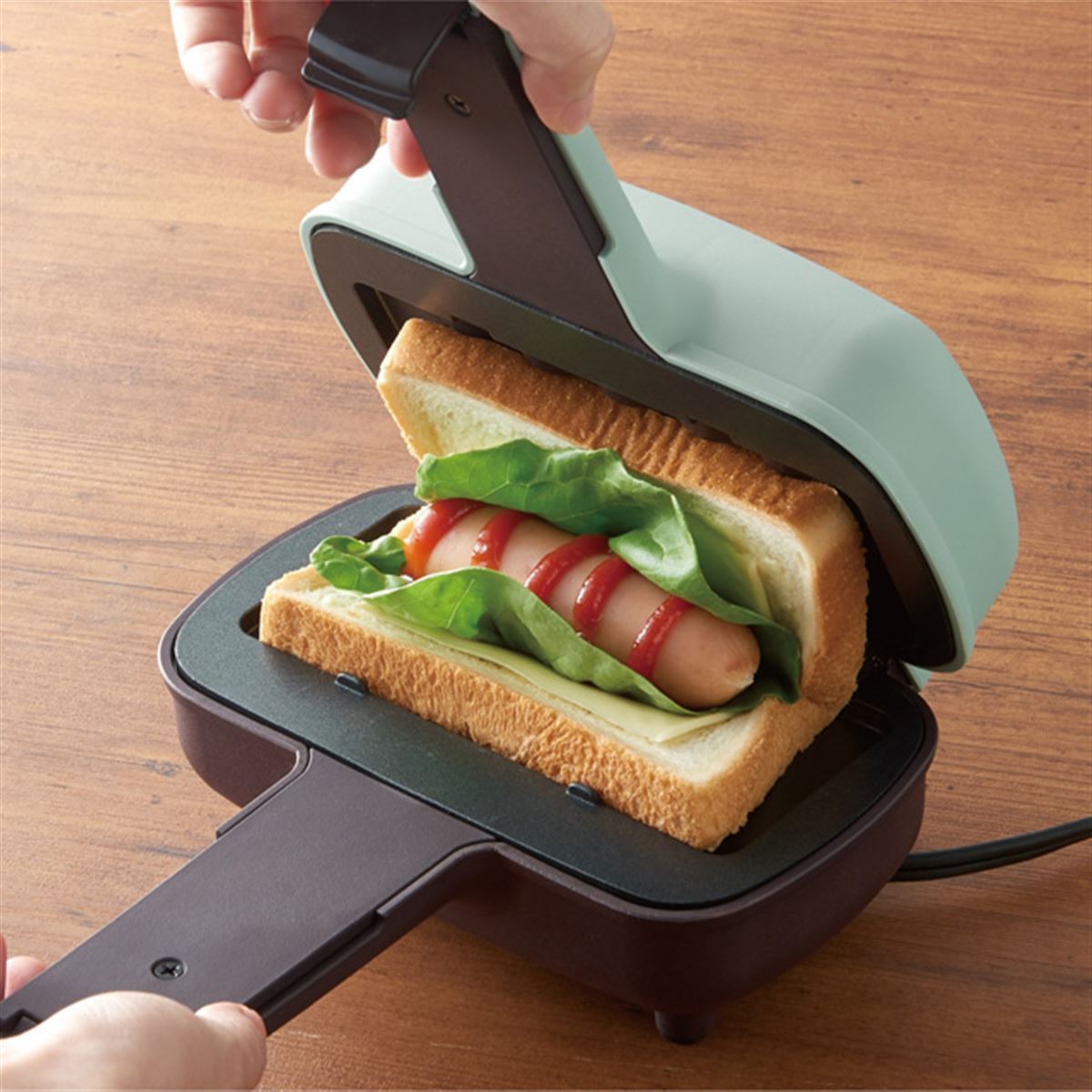 ラドンナ、1枚の食パンを折りたたんで作る「Toffy ハーフホットサンド