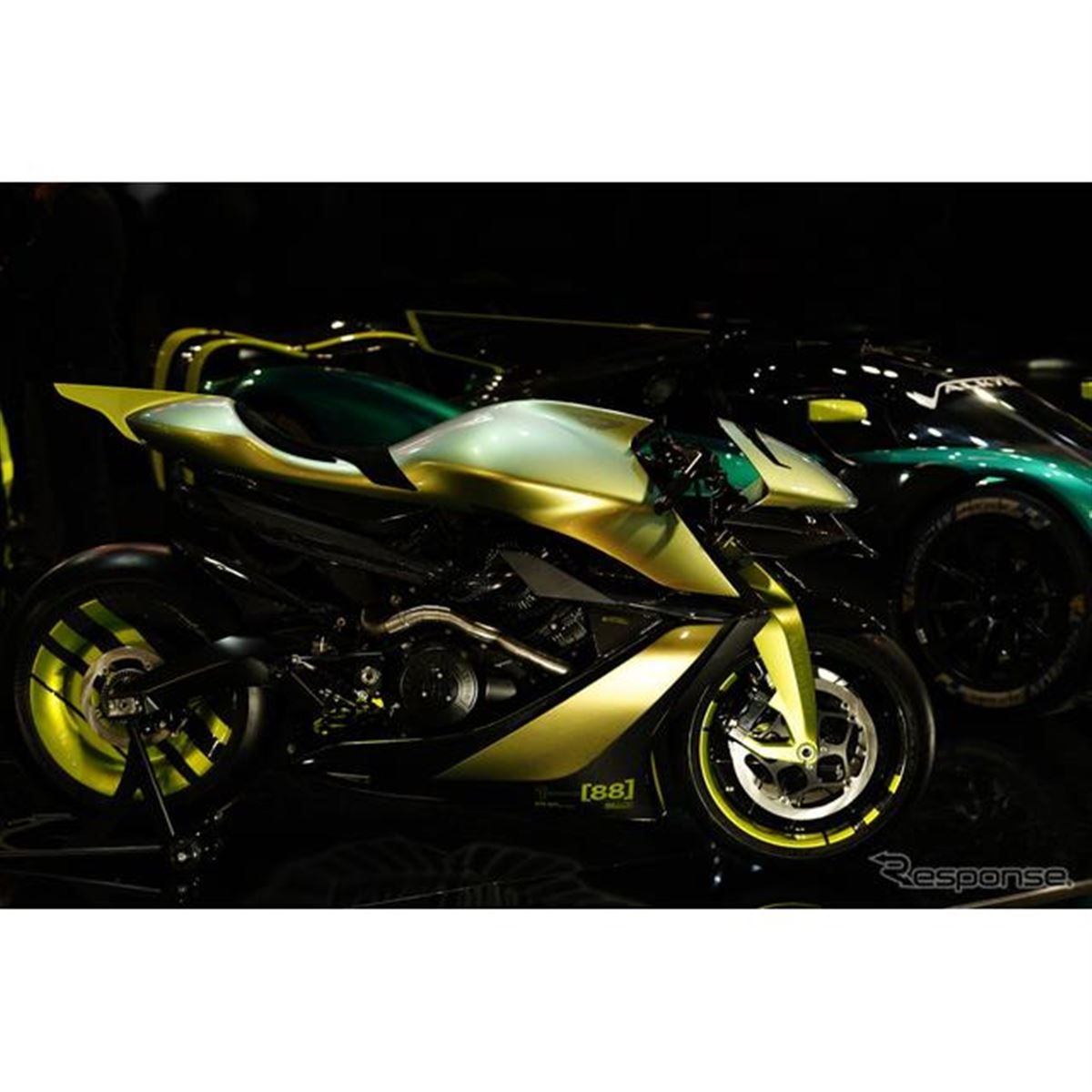 アストンマーティン初の二輪車、サーキット専用モデルが登場…EICMA